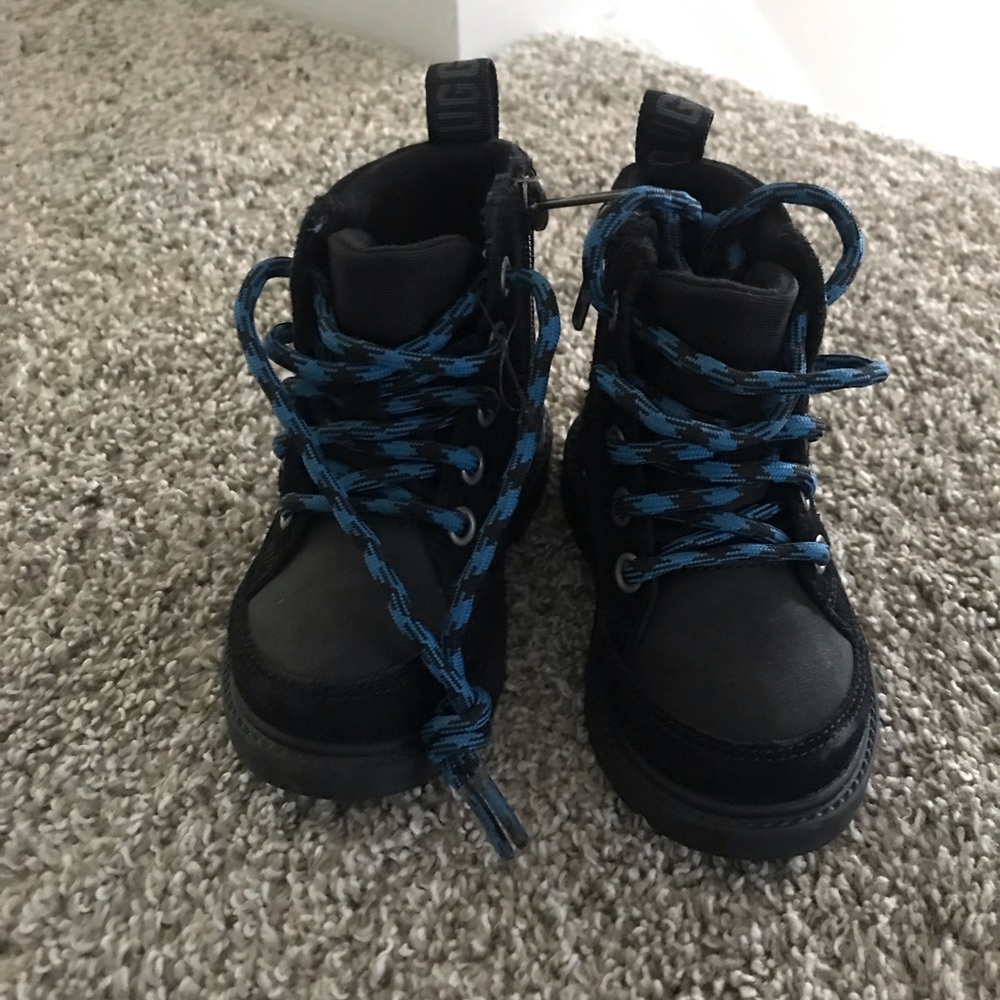 Toddler size 6 Ugg boots. Like new!
